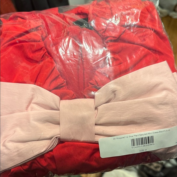 Red dress with a pink bow 🎀 - Picture 2 of 2